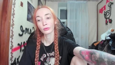 Snapshot of roxy_silver chatting on December 4, 2024, 3:10 pm Roxy online show from December 4, 2024, 3:10 pm