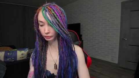 Snapshot of roxy_silver chatting on December 17, 2024, 7:04 pm Roxy online show from December 17, 2024, 7:04 pm