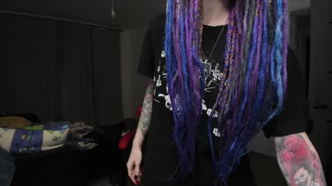 Snapshot of roxy_silver chatting on December 17, 2024, 11:05 pm Roxy online show from December 17, 2024, 11:05 pm