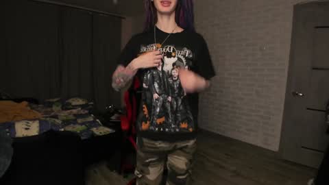 Snapshot of roxy_silver chatting on January 1, 2025, 2:09 pm Roxy online show from January 1, 2025, 2:09 pm