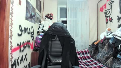 Snapshot of roxy_silver chatting on January 19, 2025, 9:55 pm Roxy online show from January 19, 2025, 9:55 pm