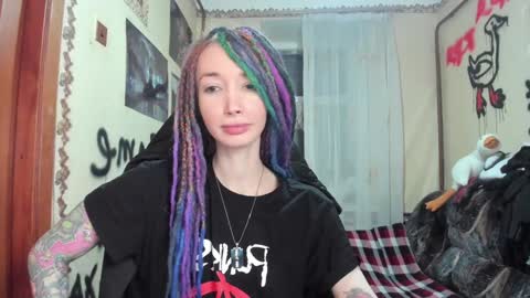 Snapshot of roxy_silver chatting on January 21, 2025, 10:19 pm Roxy online show from January 21, 2025, 10:19 pm