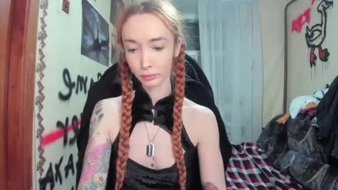 Snapshot of roxy_silver chatting on March 1, 2025, 12:17 am Roxy online show from March 1, 2025, 12:17 am