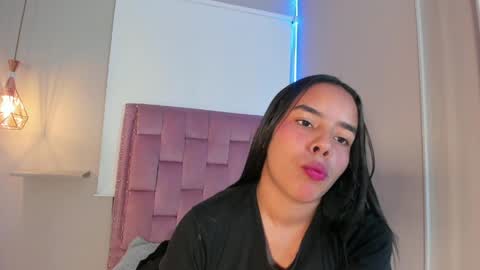 roxy_stone1 online show from April 29, 2026, 8:04 pm