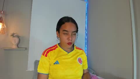 Snapshot of roxy_stone1 chatting on June 17, 2026, 7:15 pm roxy_stone1 online show from June 17, 2026, 7:15 pm
