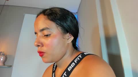 Snapshot of roxy_stone1 chatting on June 20, 2026, 7:27 pm roxy_stone1 online show from June 20, 2026, 7:27 pm