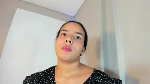 Snapshot of roxy_stone1 chatting on July 21, 2026, 7:27 pm roxy_stone1 online show from July 21, 2026, 7:27 pm