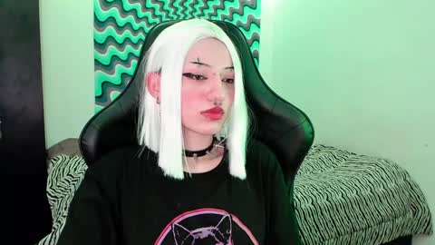 Snapshot of roxy_toxic chatting on December 17, 2024, 2:23 am Roxy Independient model Help me to reach 50 thumbs up online show from December 17, 2024, 2:23 am