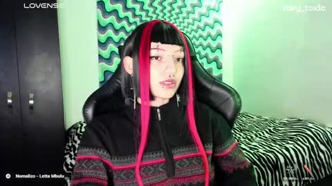 Snapshot of roxy_toxic chatting on March 7, 2025, 2:04 am Roxy Independient model Help me to reach 50 thumbs up online show from March 7, 2025, 2:04 am