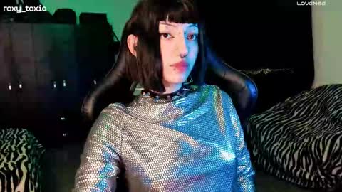 Snapshot of roxy_toxic chatting on November 11, 2025, 1:16 am Roxy Independient model Help me to reach 50 thumbs up online show from November 11, 2025, 1:16 am