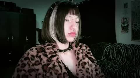 Snapshot of roxy_toxic chatting on May 14, 2026, 12:28 am Roxy Independient model Help me to reach 50 thumbs up online show from May 14, 2026, 12:28 am