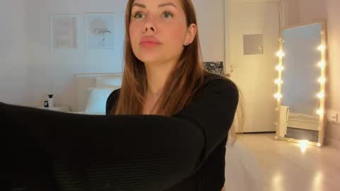 Roxy follow me online show from April 29, 2026, 5:30 pm