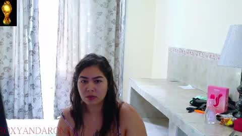 Snapshot of roxyandaron2 chatting on June 14, 2026, 1:35 pm RoxyAron online show from June 14, 2026, 1:35 pm