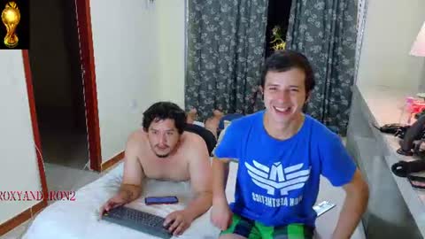 Snapshot of roxyandaron2 chatting on June 22, 2026, 11:46 pm RoxyAron online show from June 22, 2026, 11:46 pm