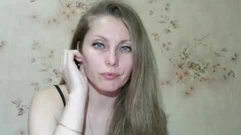 roxyfox18x01 online show from April 2, 2026, 7:22 pm