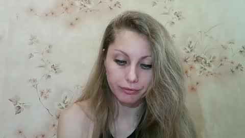 roxyfox18x01 online show from April 13, 2026, 6:41 am