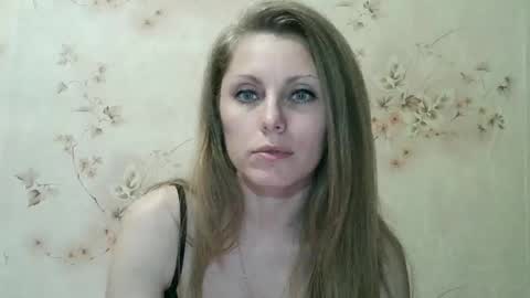 roxyfox18x01 online show from April 30, 2026, 8:15 pm