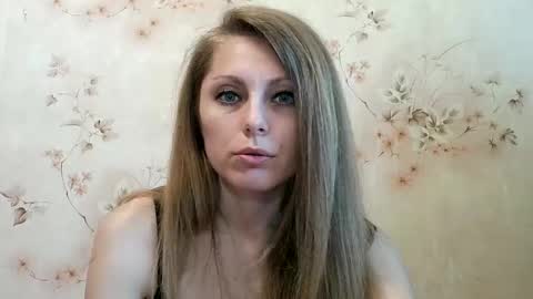 Snapshot of roxyfox18x01 chatting on May 4, 2026, 7:48 am roxyfox18x01 online show from May 4, 2026, 7:48 am