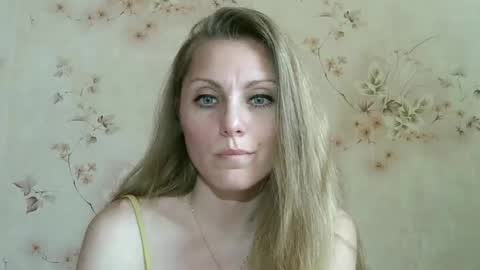 Snapshot of roxyfox18x01 chatting on May 24, 2026, 1:05 pm roxyfox18x01 online show from May 24, 2026, 1:05 pm