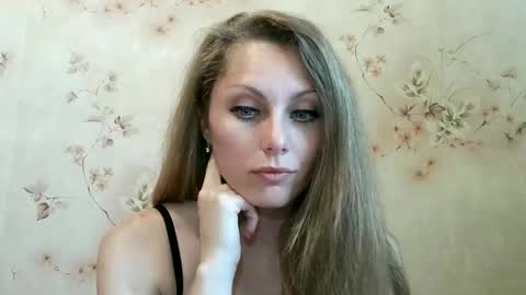 Snapshot of roxyfox18x01 chatting on May 26, 2026, 8:10 am roxyfox18x01 online show from May 26, 2026, 8:10 am