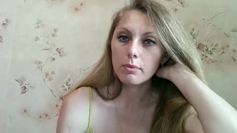 Snapshot of roxyfox18x01 chatting on June 3, 2026, 3:39 pm roxyfox18x01 online show from June 3, 2026, 3:39 pm