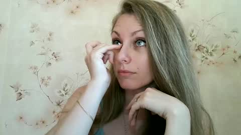 Snapshot of roxyfox18x01 chatting on June 6, 2026, 2:11 pm roxyfox18x01 online show from June 6, 2026, 2:11 pm