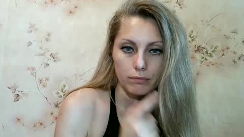 Snapshot of roxyfox18x01 chatting on June 10, 2026, 7:40 am roxyfox18x01 online show from June 10, 2026, 7:40 am