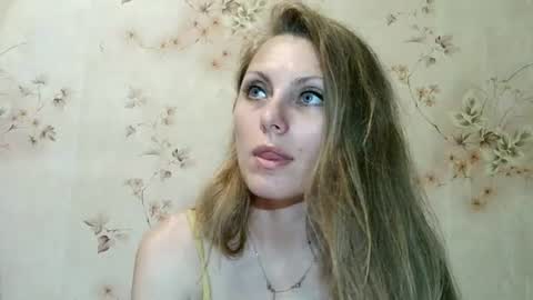 Snapshot of roxyfox18x01 chatting on June 11, 2026, 7:34 pm roxyfox18x01 online show from June 11, 2026, 7:34 pm