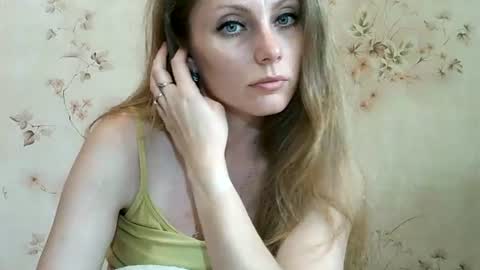 Snapshot of roxyfox18x01 chatting on June 13, 2026, 9:29 am roxyfox18x01 online show from June 13, 2026, 9:29 am