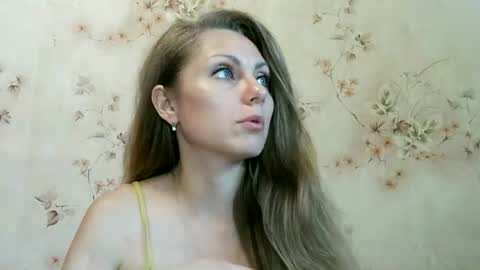 Snapshot of roxyfox18x01 chatting on June 14, 2026, 8:27 am roxyfox18x01 online show from June 14, 2026, 8:27 am