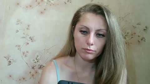 Snapshot of roxyfox18x01 chatting on June 28, 2026, 8:42 am roxyfox18x01 online show from June 28, 2026, 8:42 am