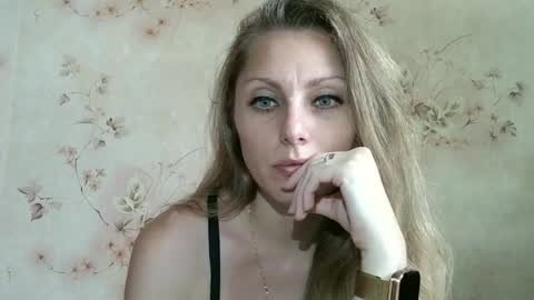 Snapshot of roxyfox18x01 chatting on June 30, 2026, 11:00 am roxyfox18x01 online show from June 30, 2026, 11:00 am
