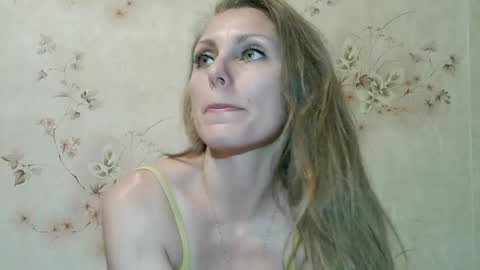 Snapshot of roxyfox18x01 chatting on July 7, 2026, 8:13 pm roxyfox18x01 online show from July 7, 2026, 8:13 pm