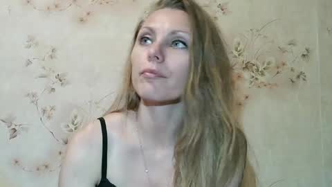 Snapshot of roxyfox18x01 chatting on July 10, 2026, 7:49 pm roxyfox18x01 online show from July 10, 2026, 7:49 pm