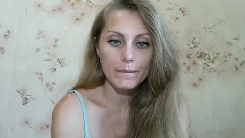 Snapshot of roxyfox18x01 chatting on July 27, 2026, 8:32 am roxyfox18x01 online show from July 27, 2026, 8:32 am