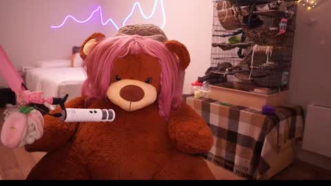 roxysuh online show from September 24, 2025, 9:01 am