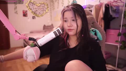 roxysuh online show from December 1, 2025, 7:46 am