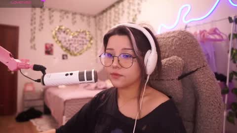roxysuh online show from May 25, 2026, 7:47 am