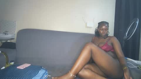 royal_charm online show from March 6, 2026, 7:43 pm