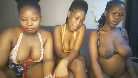 royal_charm online show from March 13, 2026, 3:51 pm