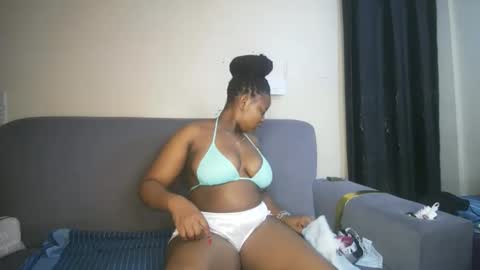 royal_charm online show from March 16, 2026, 9:02 am