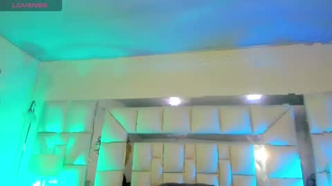 Snapshot of royal_xx chatting on April 6, 2026, 8:21 pm royal_xx online show from April 6, 2026, 8:21 pm