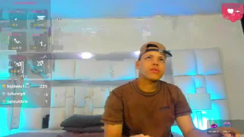 Snapshot of royal_xx chatting on April 8, 2026, 8:20 pm royal_xx online show from April 8, 2026, 8:20 pm