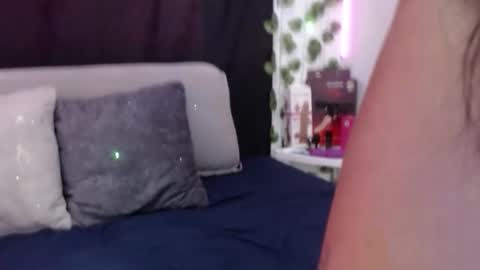 Bruna Royale  online show from February 9, 2026, 4:33 pm