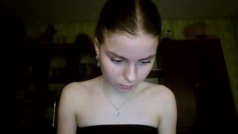 Snapshot of royalvelour chatting on June 24, 2026, 8:52 pm royalvelour online show from June 24, 2026, 8:52 pm
