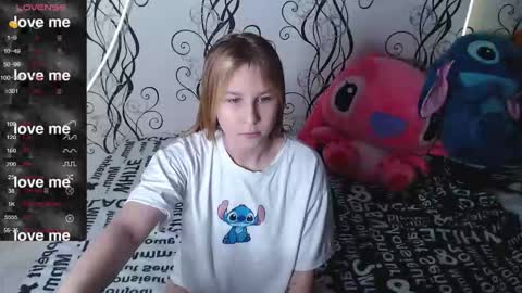 Snapshot of royangela chatting on October 22, 2025, 1:11 pm angela online show from October 22, 2025, 1:11 pm