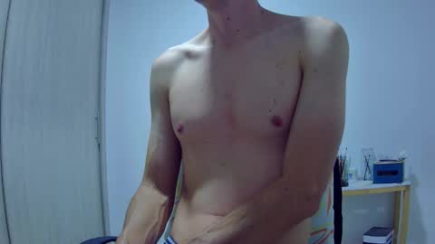 Snapshot of royyourtoy chatting on January 8, 2026, 11:51 pm Roy online show from January 8, 2026, 11:51 pm