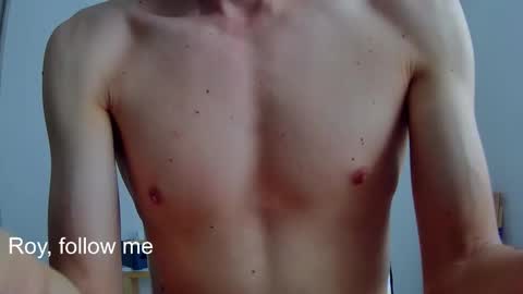 Snapshot of royyourtoy chatting on February 4, 2026, 3:29 pm Roy online show from February 4, 2026, 3:29 pm