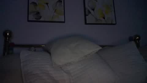 Snapshot of rtrmoney18 chatting on December 16, 2025, 8:08 am rtrmoney18 online show from December 16, 2025, 8:08 am