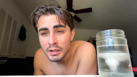 rubenzaragosa09 online show from April 16, 2026, 10:45 pm